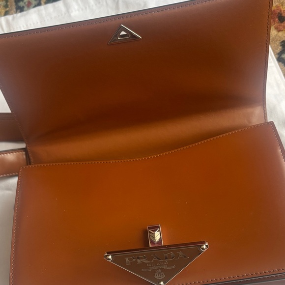 Authentic Prada Embleme Shoulder/Crossbody Bag - Picture 5 of 16